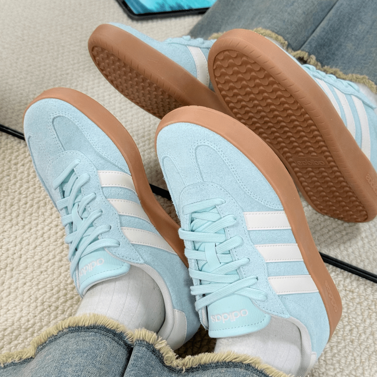 阿迪达斯adidas Barreda舒适百搭防滑耐磨低帮板鞋女款蓝色 - 图1