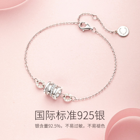Fan Qi's small waist bracelet with fashionable rose gold for her girlfriend
