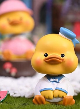 小黄鸭车载摆件可爱小鸭子汽车中控台摇头公仔网红车内Z装饰品女