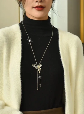 一款两戴可拆卸水晶胸针毛衣链