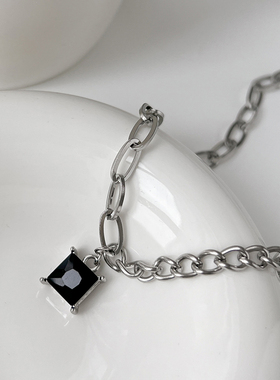 黑色吊坠项链女轻奢小众