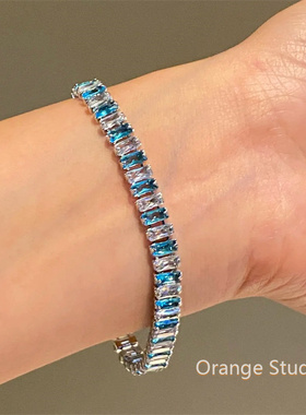 清凉感爆闪蓝色锆石手链