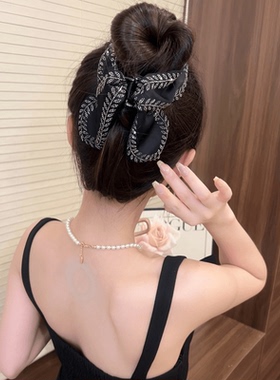 赫本风叶片麦穗三角夹黑色抓夹女2025新款后脑勺盘发鲨鱼夹马尾夹
