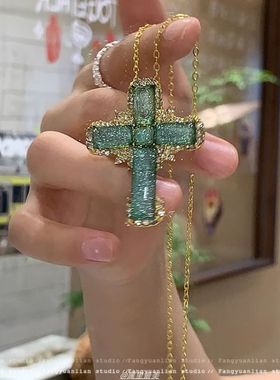 秘境十字异域风祖母十字架冰花绿色叠戴项链女2025新款气质锁骨链