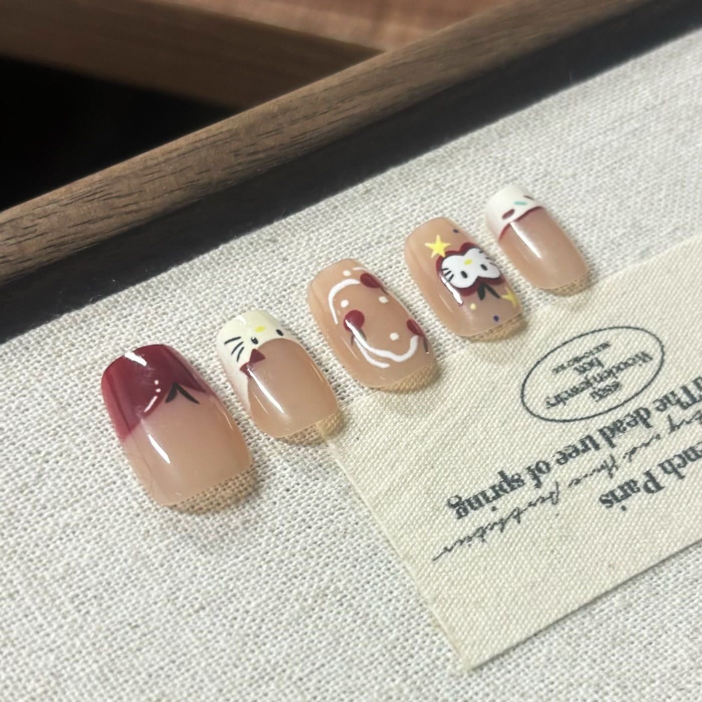 苹果kitty显白儿童穿戴甲美甲短甲片手工ins法式新年黑皮甜妹简约,淘宝优惠券,粉丝福利购,淘宝优惠卷