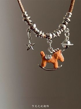 秋冬爆款!本命年小马吊坠项链女金属链小众设计百搭高级感毛衣链