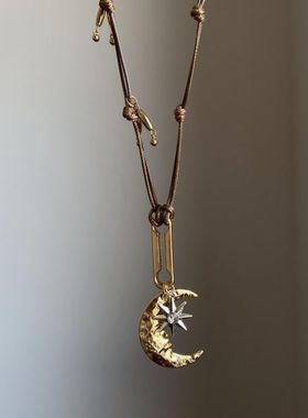 甜酷y2k辣妹风毛绒豹纹爱心鸢尾花十字项链女小众复古锁骨链潮饰