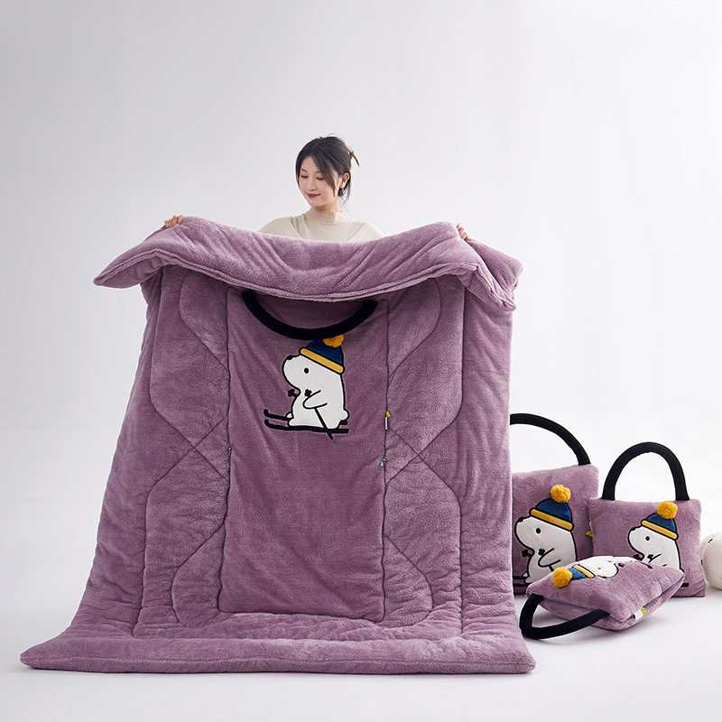2024新款秋冬加厚抱枕被长毛绒雪橇熊靠垫被手提肩带款,淘宝优惠券,粉丝福利购,淘宝优惠卷
