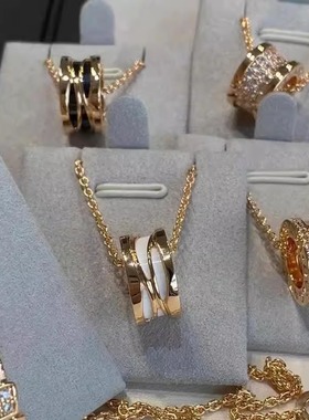 者高版本V金镀18K小蛮腰弹簧项链新款黑陶瓷慈善款网红锁骨链闺蜜