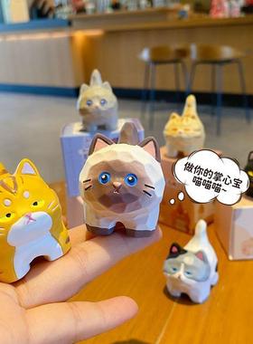 原创卡通木雕风猫咪树脂小摆件公仔潮玩车载装饰品居家桌面摆饰品