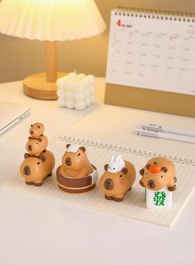 卡皮巴拉办公室治愈情绪稳定小摆件工位解压桌面装饰品生日礼物女