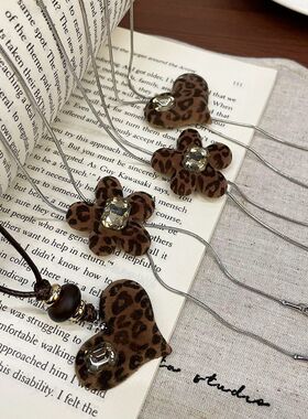 秋冬豹纹爱心吊坠项链复古拉德独特毛衣设计链小众高级精致配饰