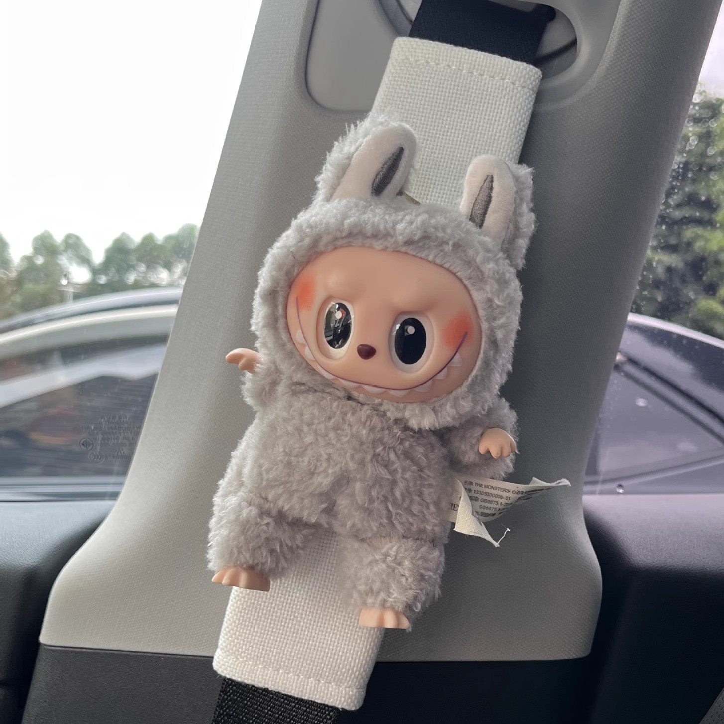 汽车安全带护肩labubu娃衣123代套装公仔玩偶车内装饰创意防勒脖 - 图2