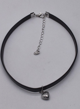 法国CapinKofin辣妹时尚爱心吊坠皮质项链轻奢小众设计感锁骨链