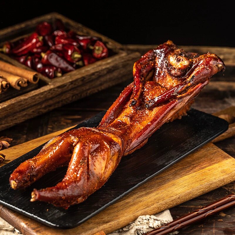 王婆手撕烤兔四川特产名小吃五香麻辣兔肉零食冷吃兔丁兔头腿