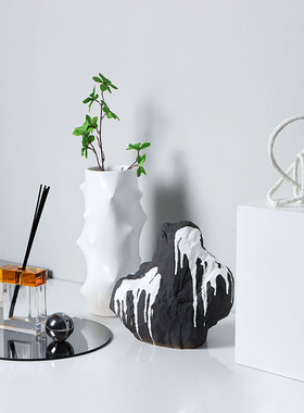 现代样板间玄关陶瓷组合搭配摆件
