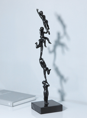 现代简约电视柜金属杂技人物摆件