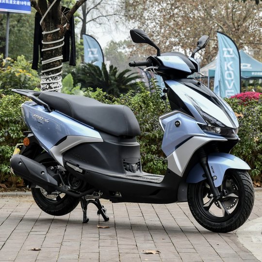 新款电喷QJ钱江鸿125CCABS踏板车男女款代步燃油助力省油摩托车