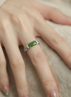 925银新中式宫廷碧绿马鞍戒指环