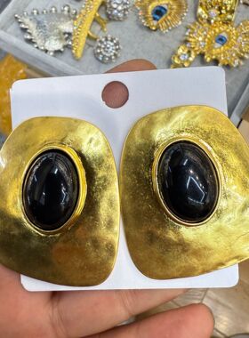 欧美复古黑金哑光纹理耳