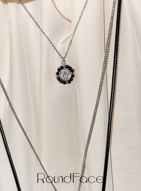 RoundFace焰⼼系列银⾊⻁眼⽯⽴体项链复古⽓质款
