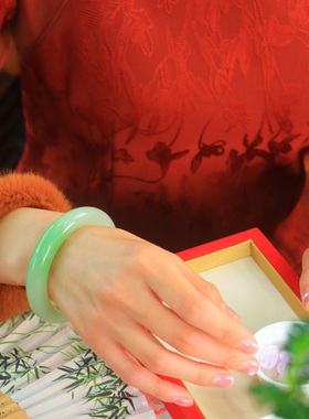 新疆和田玉翠青手镯送妈妈好礼