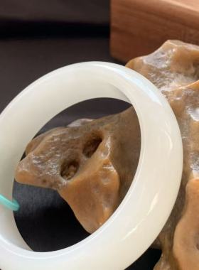 新疆和田白玉手镯天然羊脂玉宽条