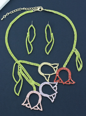 Design sense: Rose colored rhinestone exaggerated necklace,