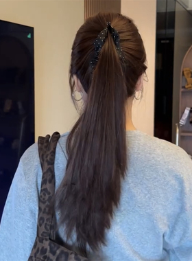 Lastkiss金标波点缎面褶皱香蕉夹