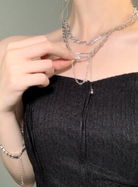女心饰品满钻狗骨头项链女士小众设计感满钻回形针双层叠戴锁骨链