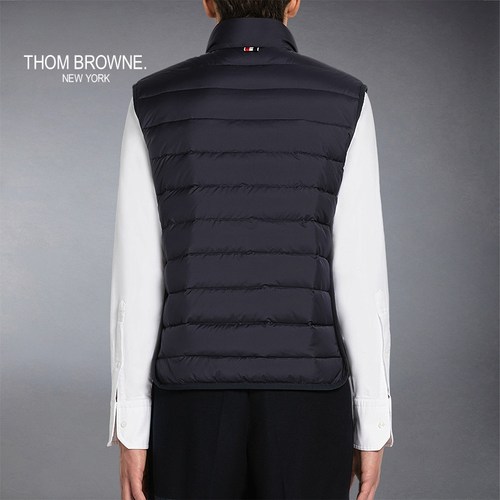 [6期免息]THOM BROWNE 男士衍缝鹅绒羽绒服背心 - 图1