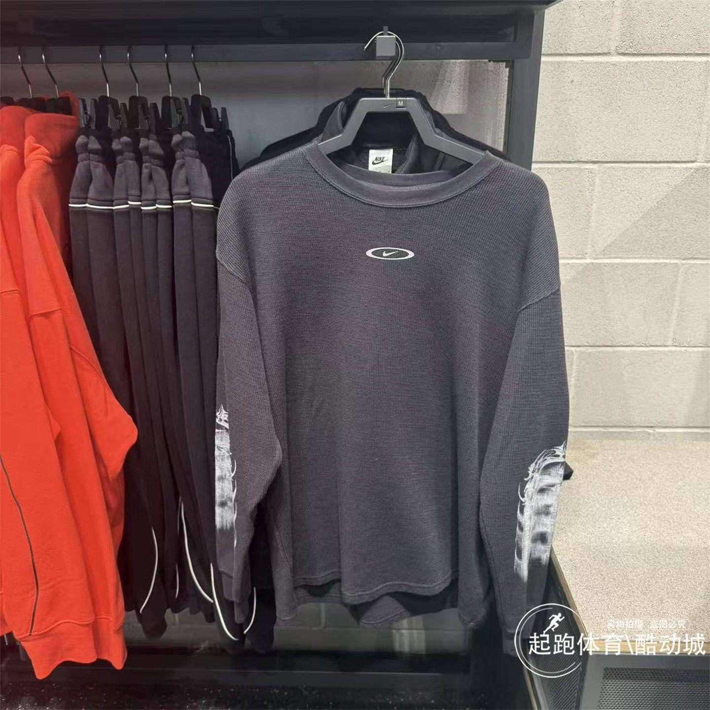 Nike耐克男子2026春秋刺绣印花纯棉宽松华夫格针织长袖T恤 IQ1016,淘宝优惠券,粉丝福利购,淘宝优惠卷