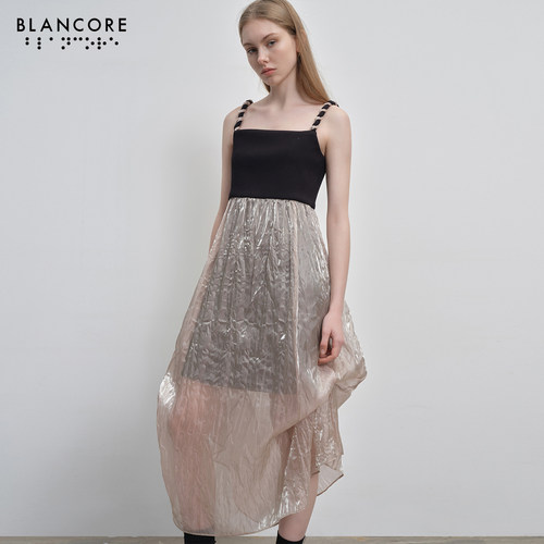 【设计师品牌BLANCORE】2024夏季新款褶皱纱质拼接扭绳吊带连衣裙 - 图0