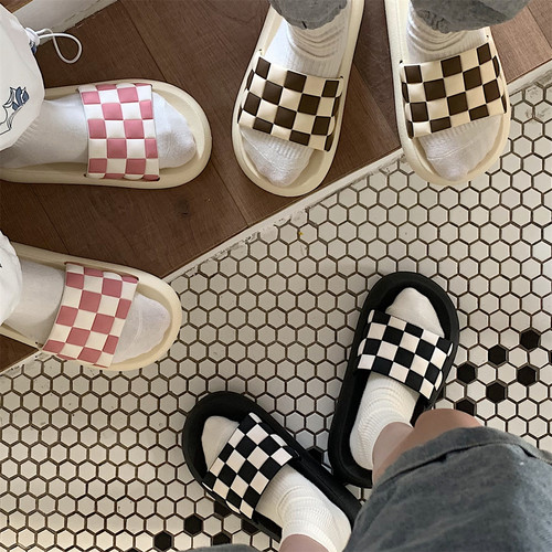 细细条时尚情侣居家外穿黑白棋盘格拖鞋防滑软厚底沙滩凉拖男ins - 图3