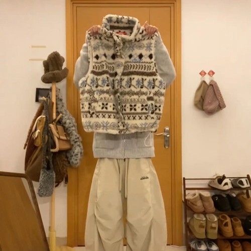 韩系提花羊羔绒马甲女款2025新款冬季小个子外穿保暖加厚夹棉外套 - 图3