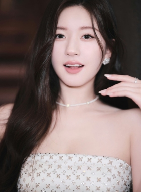 BELLEBIANCA立体玫瑰小号耳钉
