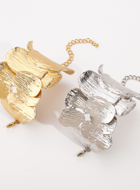 新款ZA轻奢风金属光面花瓣手镯欧