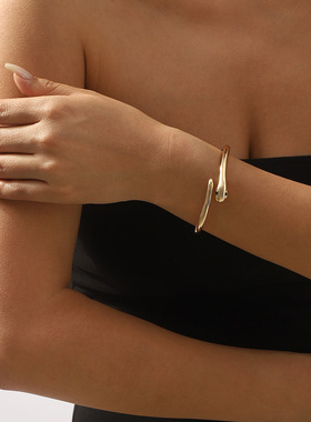 跨境欧美时尚气质蛇形设计光面高端手镯 潮流精致日常弹簧手环女