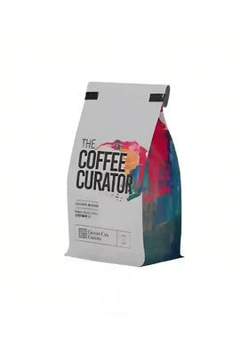 轻奢风现代高级感样板间水吧台橱窗柜咖啡主题装饰品组合搭配软装