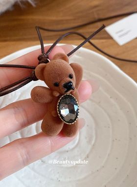 皮革镶钻植绒小熊项链秋冬复古