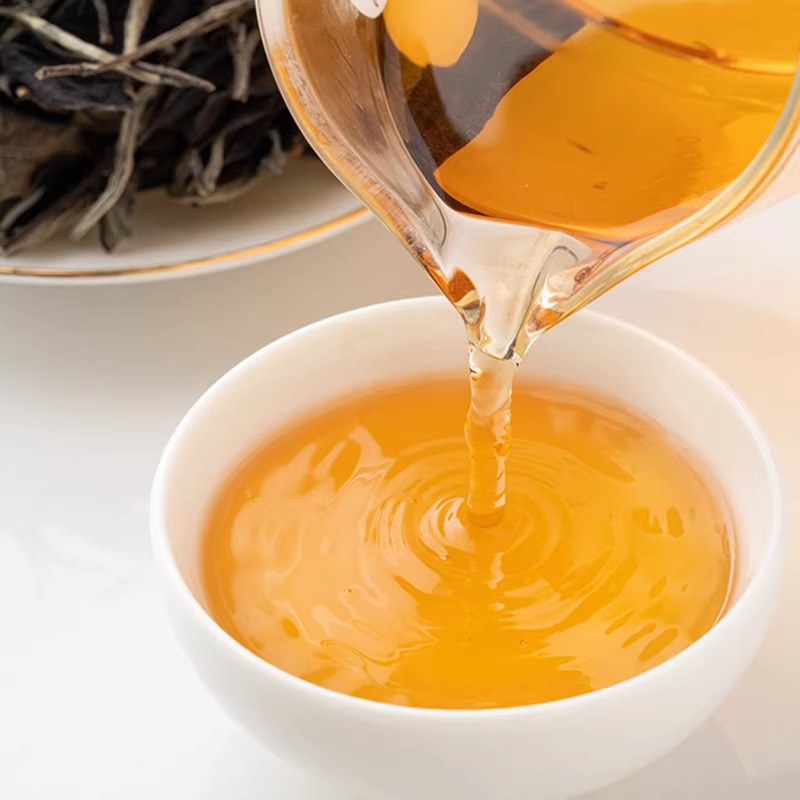 七彩云南大叶种古树白茶紫光白礼盒装云南紫芽白茶茶饼300g - 图3