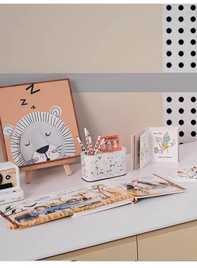 现代样板间儿童房书桌组合饰品摆件女孩房绘画主题男孩房桌面套装