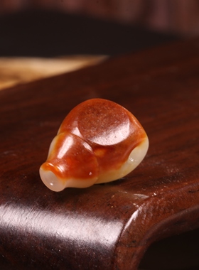 新疆和田玉籽料黄沁三通一体