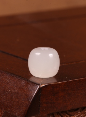 正宗新疆和田玉籽料红沁白玉散珠