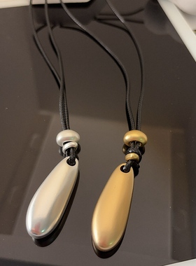 黑色系绳异形吊坠项链女款2025新款轻奢小众高级感气质长款毛衣链