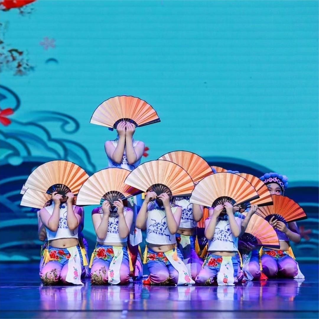 六一儿童演出服粉墨花旦舞蹈服俏花旦表演服古典舞梨花颂戏曲舞蹈