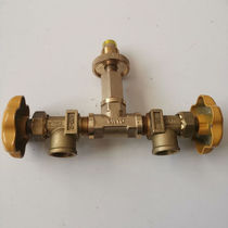 Liquefied gas bottle out of a two-connector gas tank three-way with switch conversion joint Low pressure high-pressure double pressure reducing valve