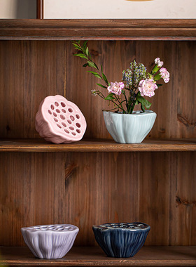 极简水池莲蓬陶瓷花器