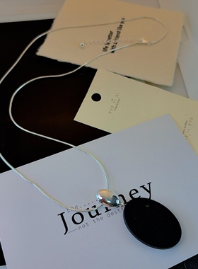 新款简约木质椭圆吊坠项链女金属链条锁骨链黑色圆形饰品