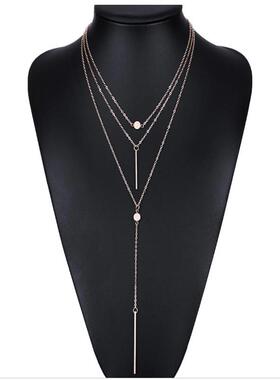 欧美风饰品低胸礼服百搭